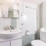 F & B Collection - Flat For 3 *