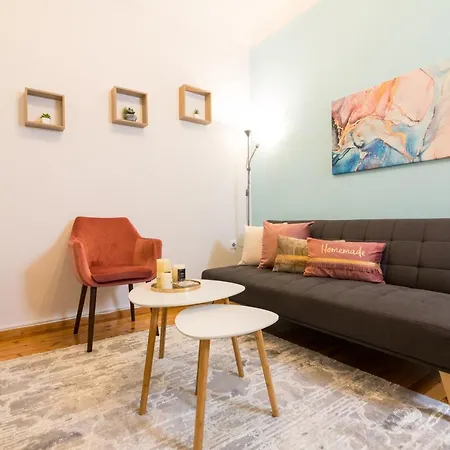 F & B Collection - Flat For 3 *