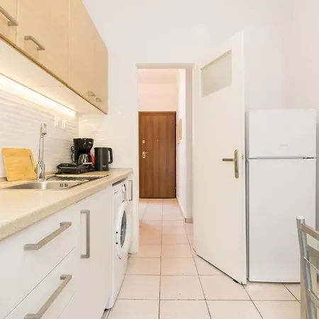 F & B Collection - Flat For 3 *