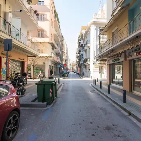 F & B Collection - Flat For 3 *