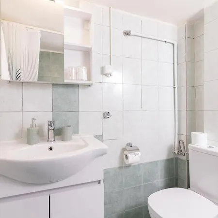 F & B Collection - Flat For 3 *