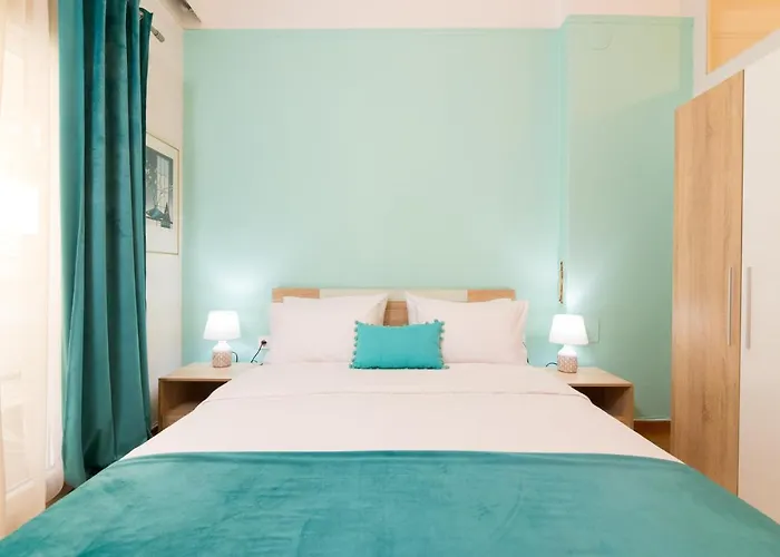 F & B Collection - Flat For 3 * Salonic