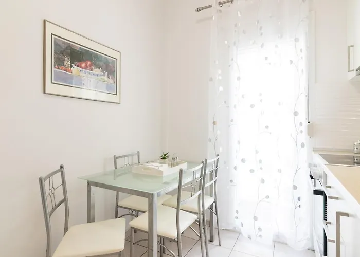 F & B Collection - Flat For 3 * Salonic